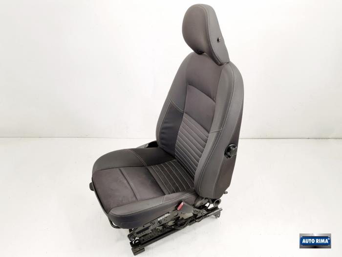 Seat, right from a Volvo V50 (MW) 2.0 D 16V 2008