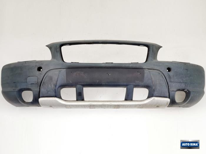 Front bumper from a Volvo XC70 (SZ) XC70 2.5 T 20V 2004