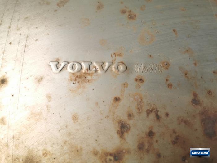 Silenciador central y final de escape de un Volvo V60 I (FW/GW) 2.4 D6 20V Plug-in Hybrid AWD 2015