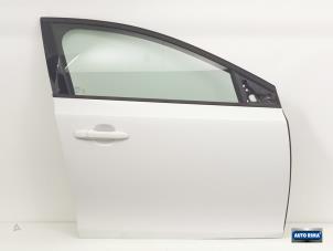 Używane Drzwi prawe przednie wersja 4-drzwiowa Volvo V40 (MV) 1.5 T2 16V Geartronic Cena € 249,95 Procedura marży oferowane przez Auto Rima Druten