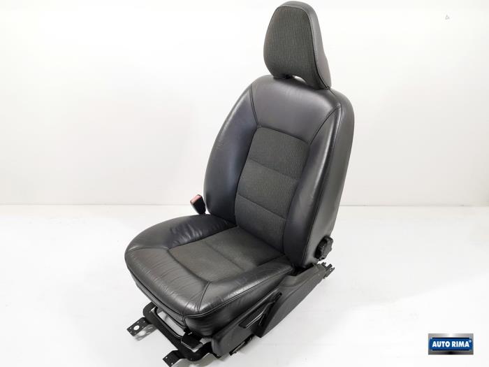 Seat, left from a Volvo V70 (BW) 2.4 D 20V 2009