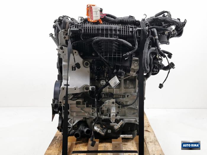 Motor van een Volvo XC40 (XZ) 2.0 B4 16V Mild Hybrid Autom. 2022