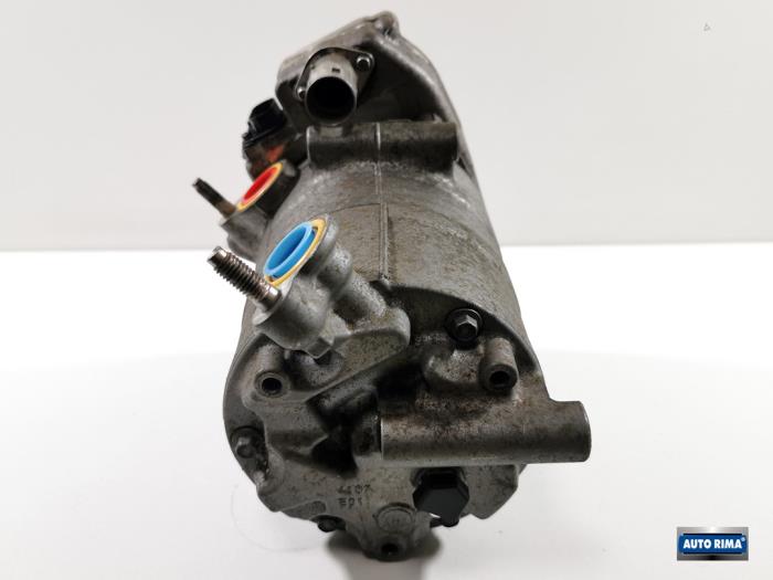 Air conditioning pump from a Volvo XC90 II 2.0 T8 16V Twin Engine AWD 2017