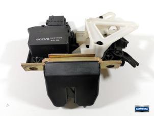 Used Tailgate lock mechanism Volvo V70 (SW) 2.4 D5 20V Price € 49,95 Margin scheme offered by Auto Rima Druten