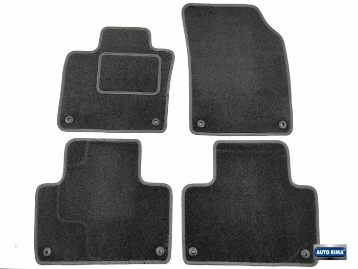 Set of mats from a Volvo XC90 II 2.0 T8 16V Twin Engine AWD 2017