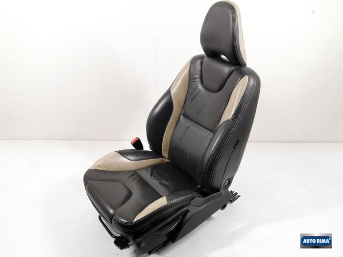 Seat, left from a Volvo XC60 I (DZ) 2.4 D3/D4 20V AWD 2011