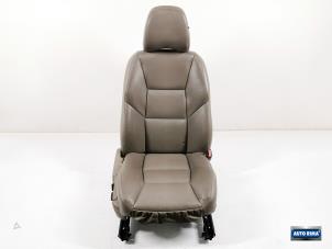 Used Seat, right Volvo V70 (SW) 2.0 T 20V Price € 149,95 Margin scheme offered by Auto Rima Druten