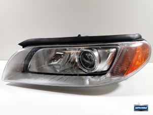 Used Headlight, left Volvo V70 (BW) 2.0 D4 20V Price € 374,95 Margin scheme offered by Auto Rima Druten