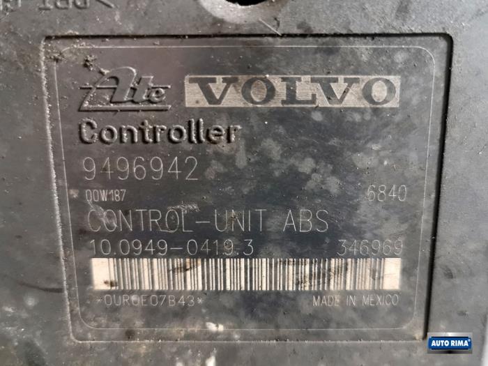 ABS pump from a Volvo V70 (GW/LW/LZ) 2.4 20V 170 1999