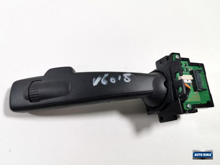 Wiper switch from a Volvo V60 I (FW/GW) 2.0 D2 Geartronic 16V 2018