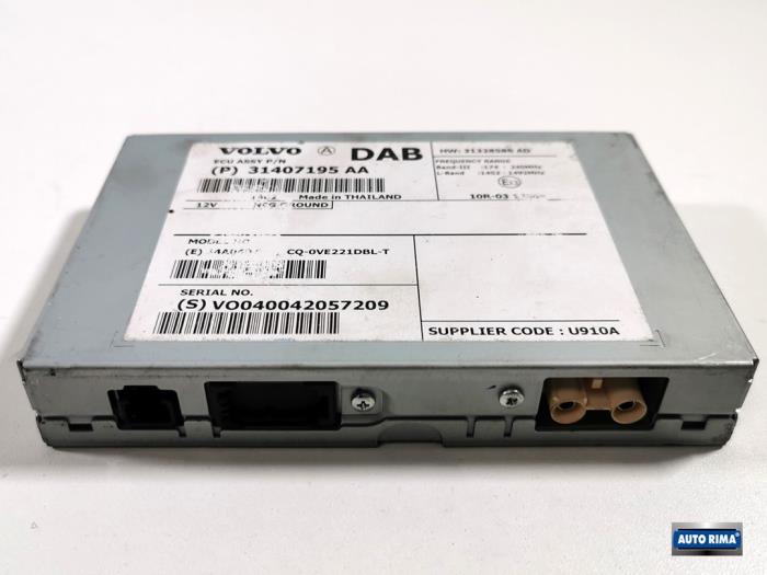 Używane Modul DAB Volvo XC70 (BZ) 2.4 D5 20V 215 AWD Cena € 49,95 Procedura marży oferowane przez Auto Rima 