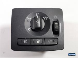 Usados Interruptor de luz Volvo C30 (EK/MK) 2.0 D 16V Precio € 24,95 Norma de margen ofrecido por Auto Rima Druten