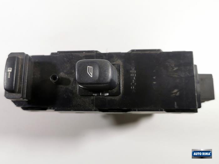Electric window switch from a Volvo V70 (SW) 2.4 20V 140 2006