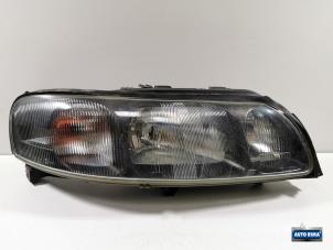 Used Headlight, right Volvo S60 I (RS/HV) 2.4 20V 170 Price € 49,95 Margin scheme offered by Auto Rima Druten