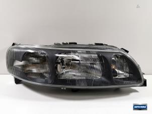 Używane Reflektor prawy Volvo S60 I (RS/HV) 2.4 20V 170 Cena € 99,95 Procedura marży oferowane przez Auto Rima Druten