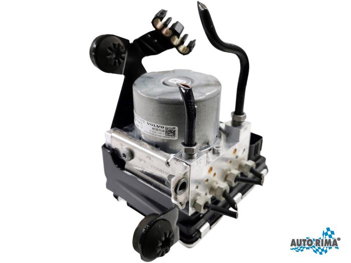 ABS pump Volvo V60 II 2.0 D3 16V - 32214772 D4204T16 VOLVO