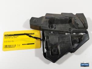 Usagé Support pare-chocs avant gauche Volvo C30 (EK/MK) 2.0 D 16V Prix € 19,95 Règlement à la marge proposé par Auto Rima Druten