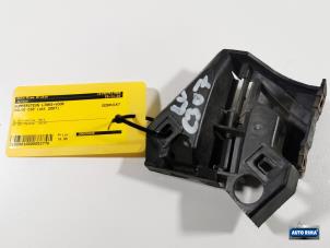 Usagé Support pare-chocs avant gauche Volvo C30 (EK/MK) 2.0 D 16V Prix € 19,95 Règlement à la marge proposé par Auto Rima Druten
