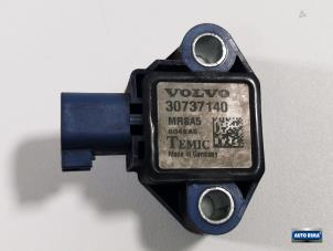 Usados Sensor de airbag Volvo C30 (EK/MK) 2.0 16V Precio € 24,95 Norma de margen ofrecido por Auto Rima Druten