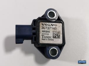 Usados Sensor de airbag Volvo C30 (EK/MK) 2.0 16V Precio € 24,95 Norma de margen ofrecido por Auto Rima Druten