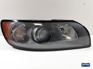 Used Headlight, right Volvo V50 (MW) 2.5 T5 20V Price € 199,95 Margin scheme offered by Auto Rima Druten
