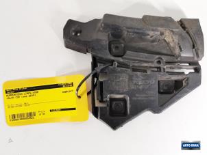 Usagé Support pare-chocs avant gauche Volvo C30 (EK/MK) 2.0 D 16V Prix € 19,95 Règlement à la marge proposé par Auto Rima Druten