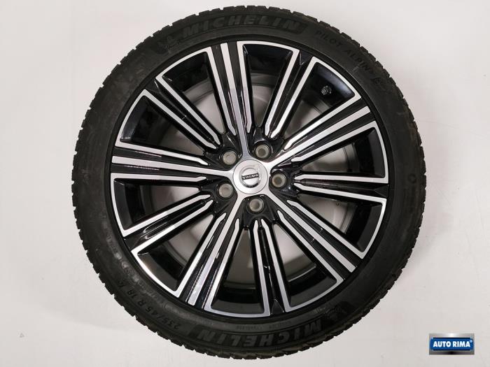 Set of sports wheels + winter tyres from a Volvo S60 III (ZS) 2.0 B6 16V Mild Hybrid Geartronic AWD 2022