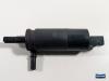 Front windscreen washer jet from a Volvo V70 (SW), 1999 / 2008 2.4 20V 170, Combi/o, Petrol, 2.435cc, 125kW (170pk), FWD, B5244S, 2004-03 / 2007-08, SW61 2005