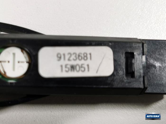 Panikbeleuchtung Schalter van een Volvo V60 I (FW/GW) 2.0 D2 16V 2015