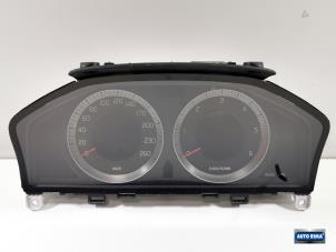 Usados Panel de instrumentación Volvo V70 (BW) 2.4 D5 20V Precio € 99,95 Norma de margen ofrecido por Auto Rima Druten
