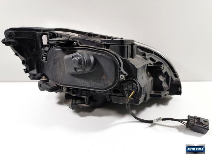 Headlight, left Volvo V60 I 2.0 D2 16V - 31420261 VOLVO