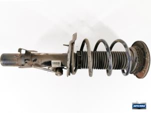 Usagé Barre amortisseur avant droit Volvo V60 I (FW/GW) 2.0 D3 16V Prix € 49,95 Règlement à la marge proposé par Auto Rima Druten