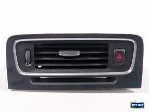 Używane Kratka wentylacyjna deski rozdzielczej Volvo V60 I (FW/GW) 2.0 T5 16V Cena € 29,95 Procedura marży oferowane przez Auto Rima Druten