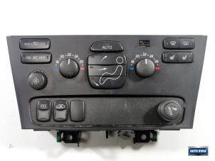 Usados Panel de control de calefacción Volvo V70 (SW) 2.4 20V 170 Precio € 39,95 Norma de margen ofrecido por Auto Rima Druten