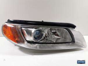 Used Headlight, right Volvo V70 (BW) 2.0 D3 20V Price € 374,95 Margin scheme offered by Auto Rima Druten