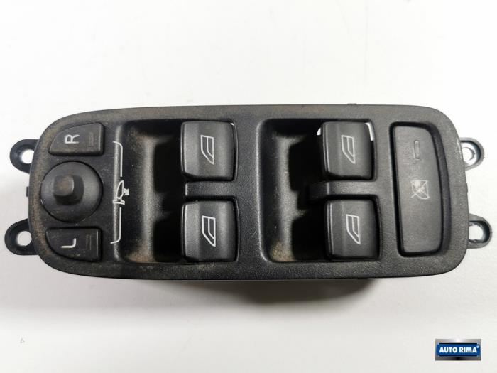 Usados Interruptor de ventanilla eléctrica Volvo V50 (MW) 2.0 D 16V Precio € 34,95 Norma de margen ofrecido por Auto Rima 