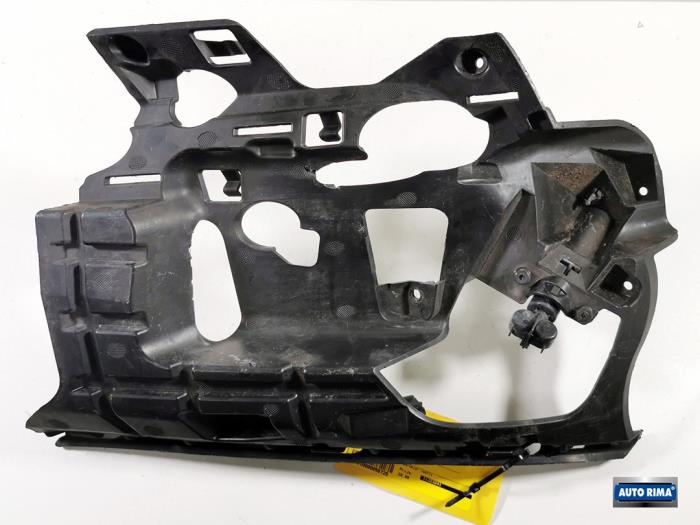 Front bumper bracket, right from a Volvo V60 I (FW/GW) 2.4 D6 20V AWD Twin Engine Plug-in Hybrid 2015