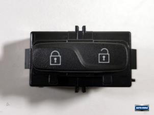 Used Central locking switch Volvo V70 (BW) 2.0 D 16V Price € 14,95 Margin scheme offered by Auto Rima Druten