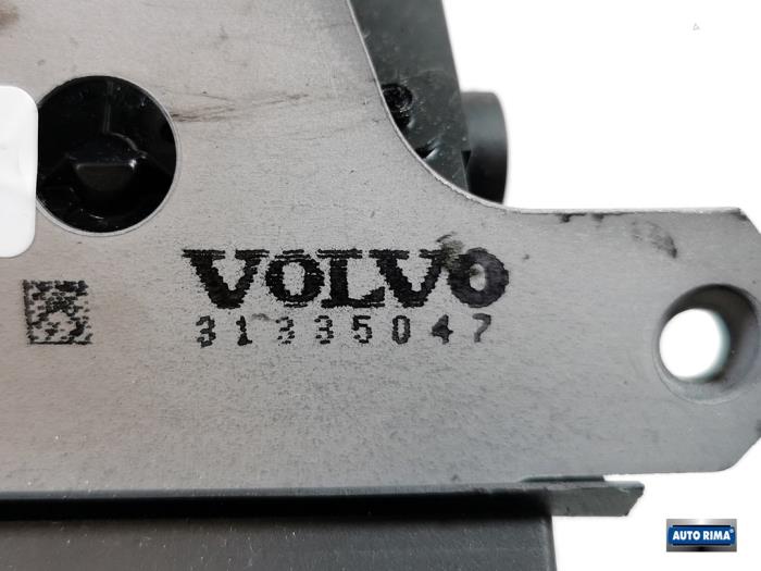 Mécanique de verrouillage hayon d'un Volvo V50 (MW) 1.6 D2 16V 2012