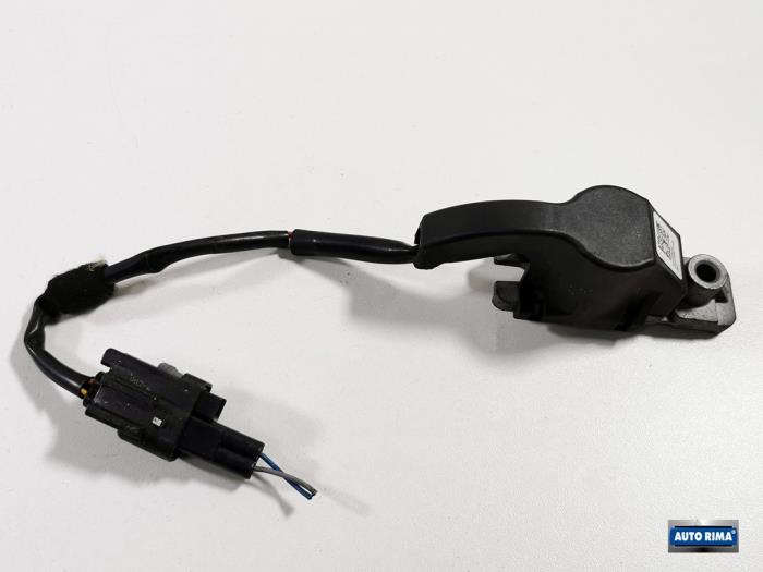 Airbag sensor from a Volvo V40 (MV) 2.0 D3 20V 2014