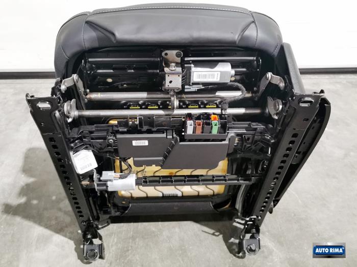 Kit revêtement (complet) d'un Volvo V40 (MV) 1.6 T2 GTDi 16V 2015