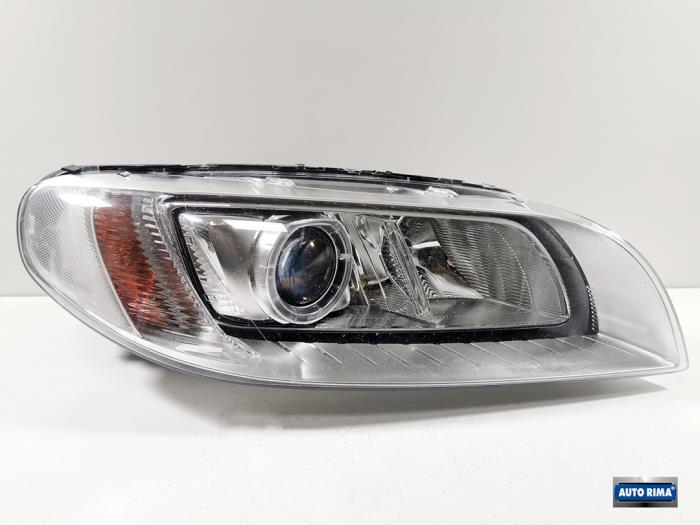 Headlight, right from a Volvo V70 (BW) 2.0 D4 16V 2014