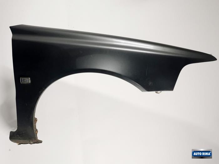 Front wing, right from a Volvo V40 (VW) 1.6 16V 2002