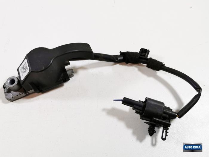 Sensor de airbag de un Volvo V40 (MV) 2.0 D3 20V 2014