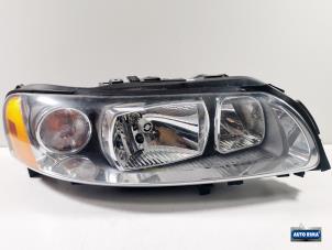 Używane Reflektor prawy Volvo V70 (SW) 2.4 20V 170 Cena € 74,95 Procedura marży oferowane przez Auto Rima Druten