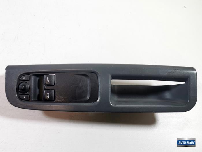 Usados Interruptor de ventanilla eléctrica Volvo C30 (EK/MK) 2.0 D 16V Precio € 34,95 Norma de margen ofrecido por Auto Rima Druten