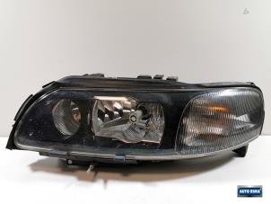 Used Headlight, left Volvo V70 (SW) 2.5 T 20V AWD Price € 349,95 Margin scheme offered by Auto Rima Druten