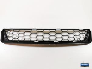 Used Bumper grille Volvo C30 (EK/MK) 1.6 D 16V Price € 24,95 Margin scheme offered by Auto Rima Druten