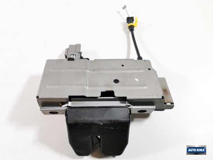Tailgate lock mechanism from a Volvo XC90 I 2.5 T 20V 2007