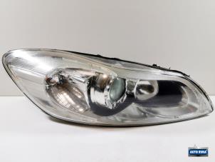 Used Headlight, right Volvo C30 (EK/MK) 2.0 16V Price € 149,95 Margin scheme offered by Auto Rima Druten